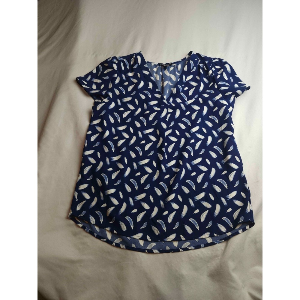 Hilary Radley Blouse Womens XS Blue White Feather Print Preppy Chic Office Siren
